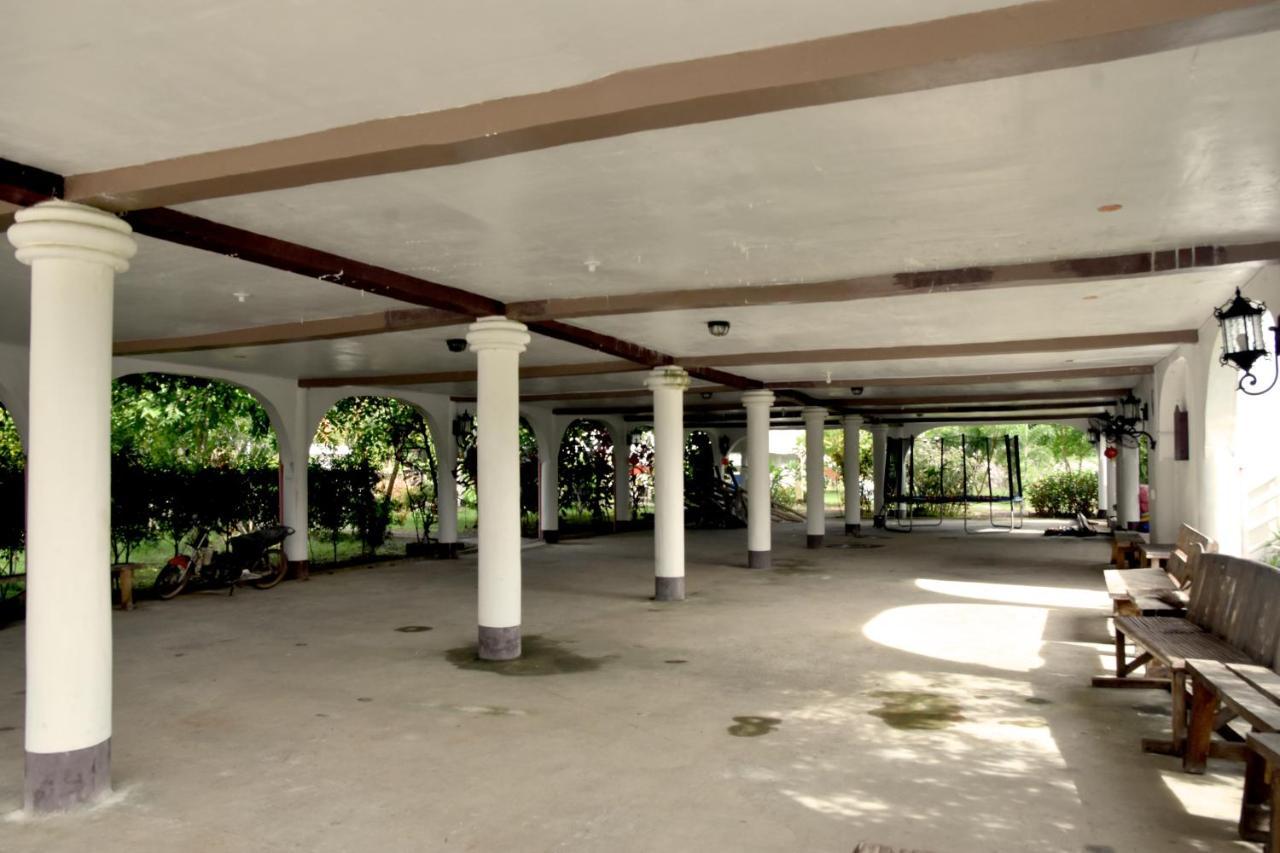 Isla De Oro Hotel Mamburao Exterior photo